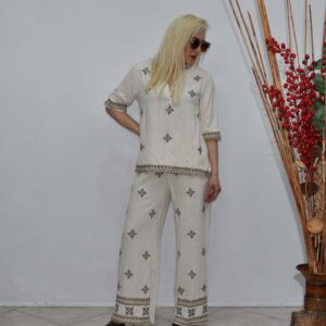 Λινή μπλούζα με κεντήματα