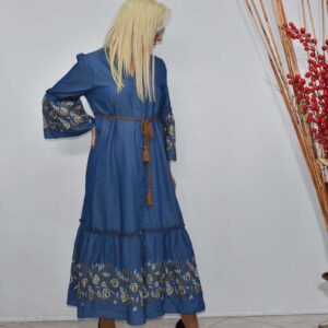 Γυναικείο φόρεμα μακρύ κεντημένο σε τζιν ύφασμα με βολάν 3/4 μανίκι