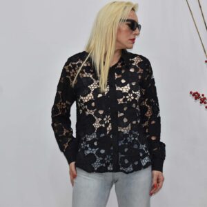 Γυναικείο πουκάμισο διάφανο με δαντέλα σε μαύρο χρώμα