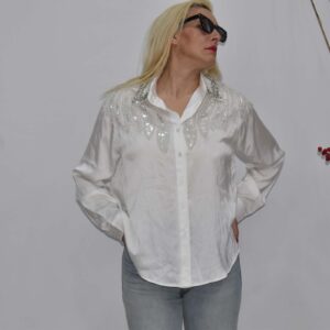 Γυναικείο λινό πουκάμισο με κεντημένες χάντρες