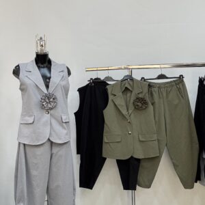 Γυναικείο σετ με παντελόνι τύπου σαλβάρι και αμάνικη ζακέτα