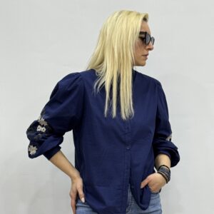 Γυναικείο λινό πουκάμισο με κεντήματα σε άνετη εφαρμογή