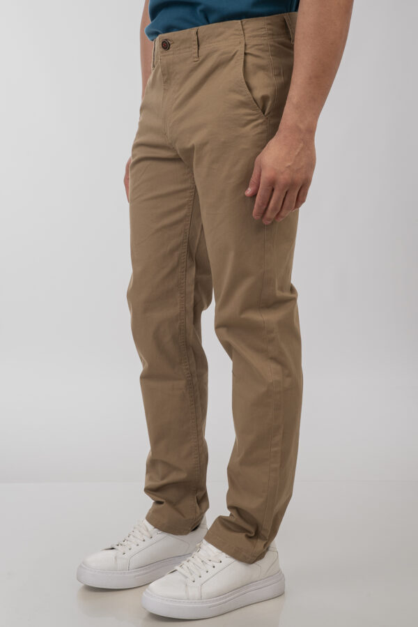 Ανδρικό παντελόνι chinos camel με μία ζώνη πλεκτή δώρο