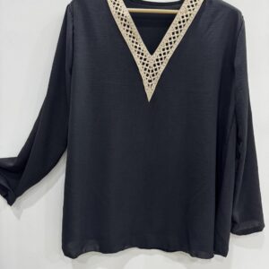 Γυναικεία μπλούζα V με κέντημα