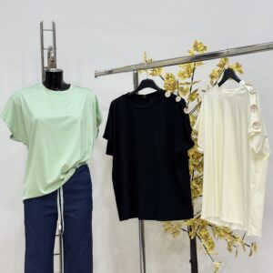 Μπλούζα με γυναικεία με χρυσά κουμπιά