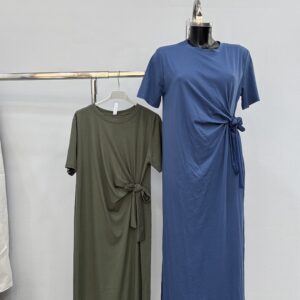 Φόρεμα με δέσιμο στο πλάι μακρύ και σχίσιμο στα πλαϊνά