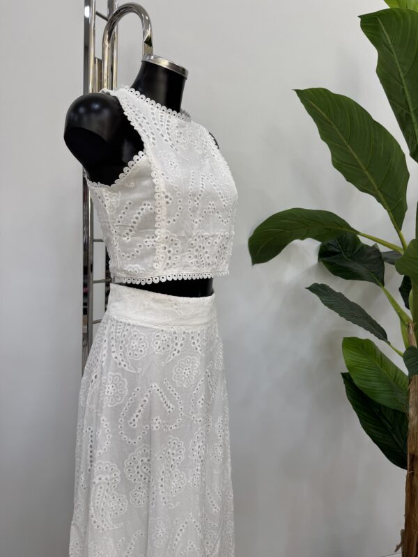 Φούστα μακριά με crop μπλούζα white δαντέλα kipur