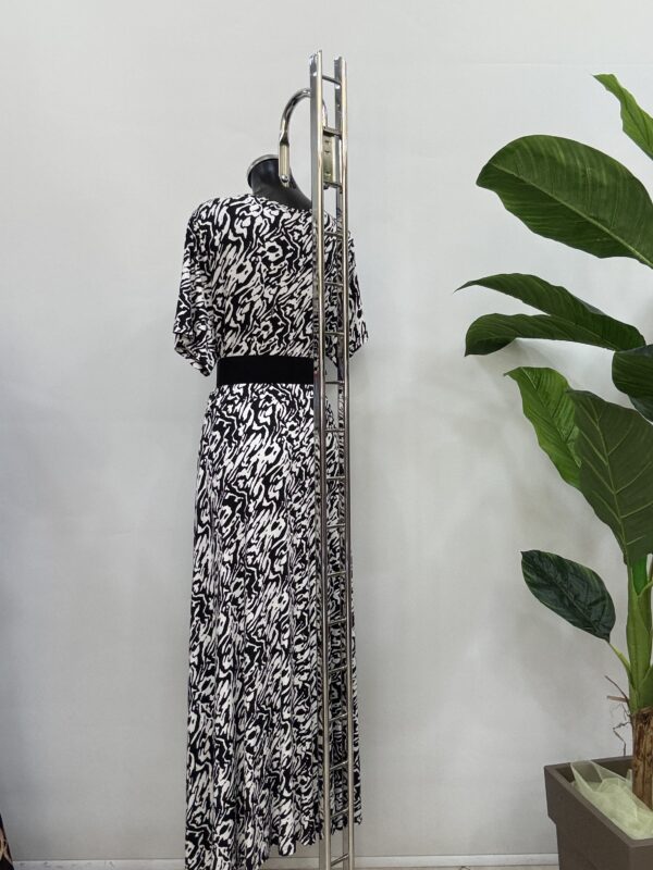Γυναικείο φόρεμα black white κρουαζέ Plus Size - Image 3