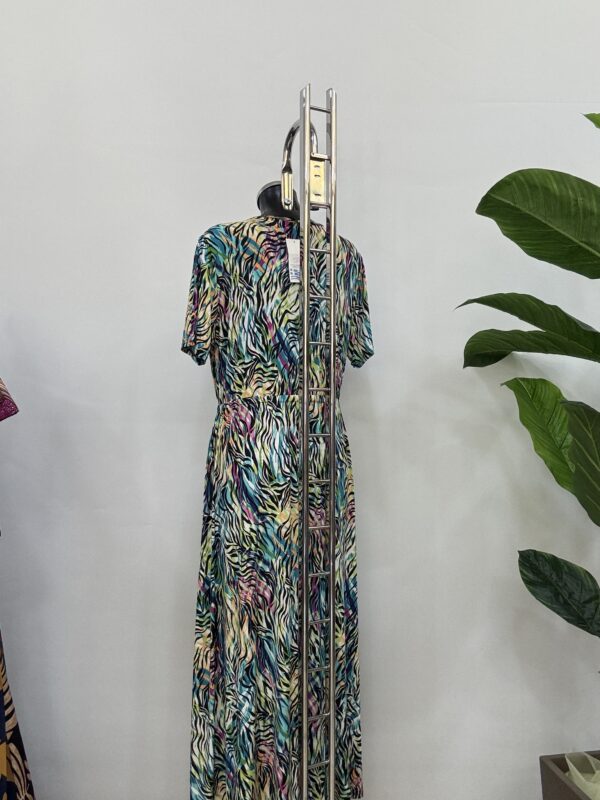 Γυναικείο φόρεμα σε v Plus Size - Image 3