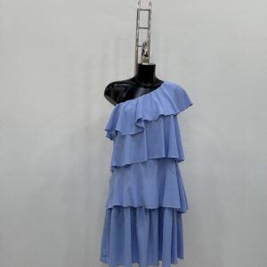 Γυναικείο φόρεμα με έναν ώμο και βολάν