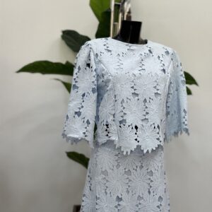 Φούστα μακριά με crop μπλούζα light blue δαντέλα kipur